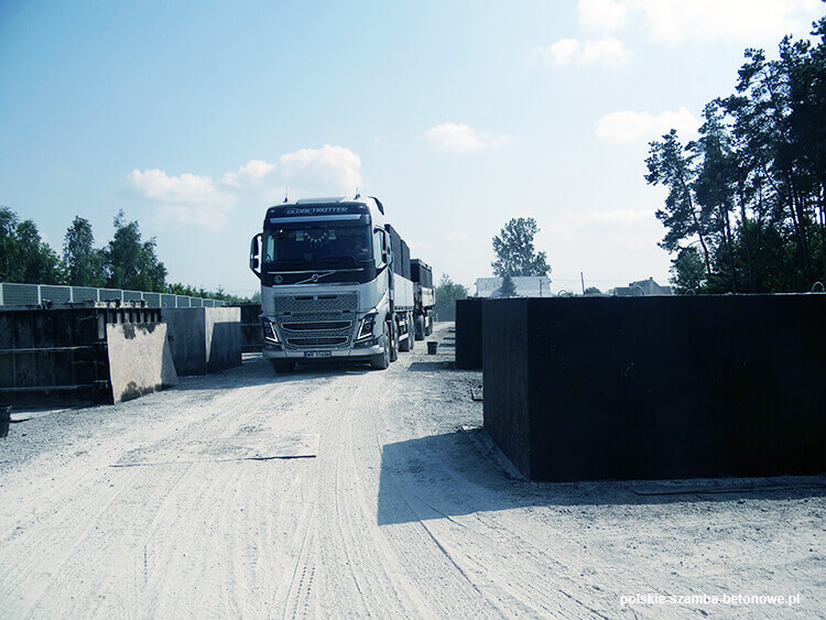Transport szamb betonowych  w Lidzbarku